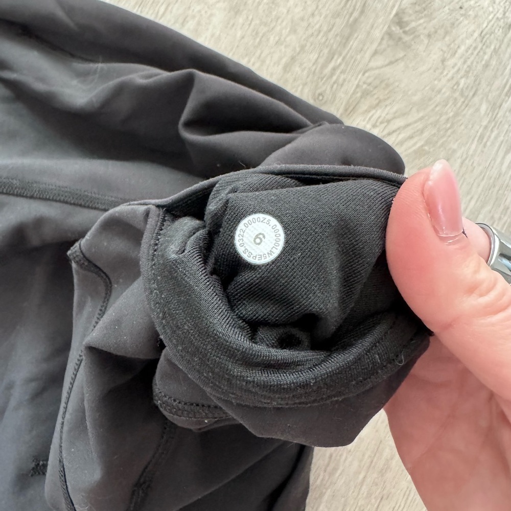Lululemon Wunder Train Black Leggings with Pockets - Size 6 - 25” - Picture 2 of 4
